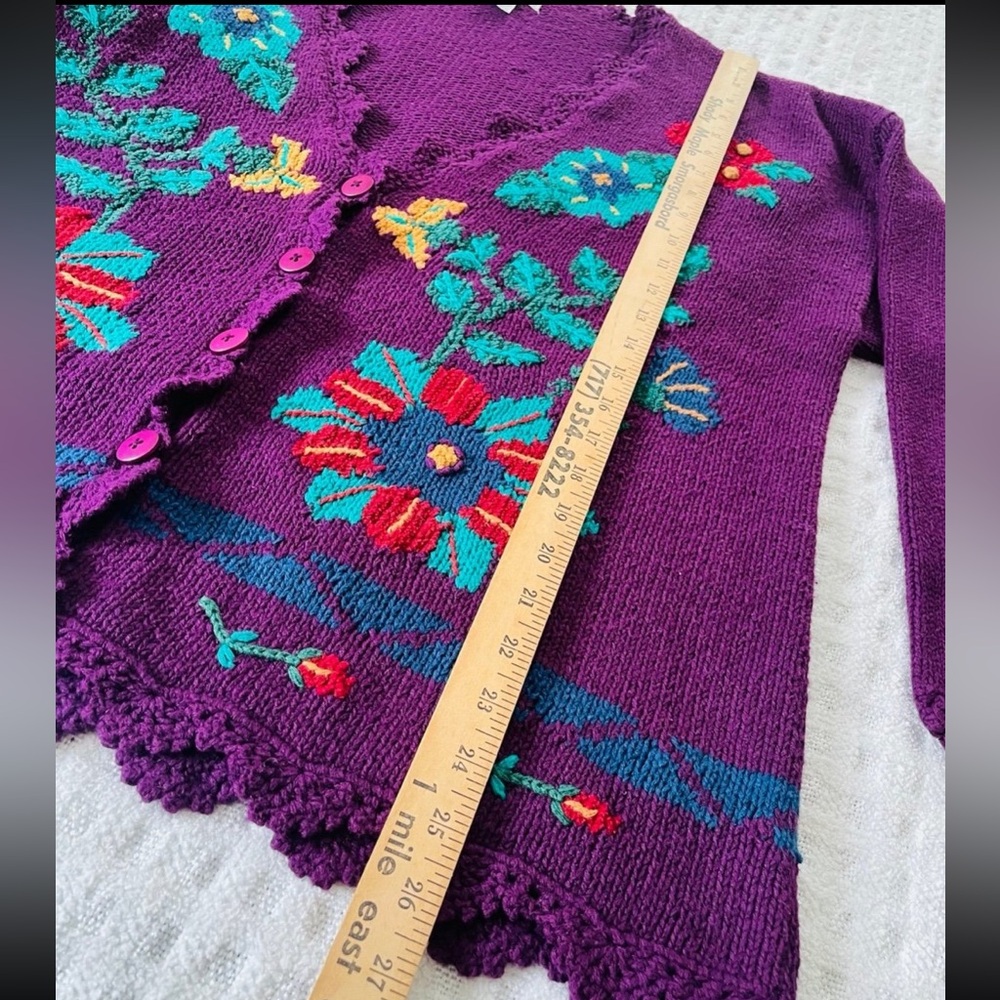 International Knitted by hand embroidery eggplant cardigan size L - Picture 8 of 11